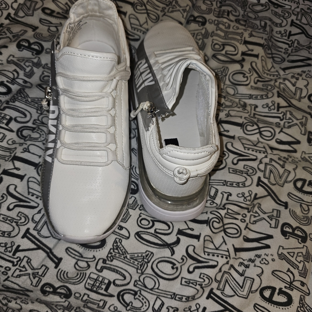 DKNY Womens Lightweight Slip On Comfort Sneaker